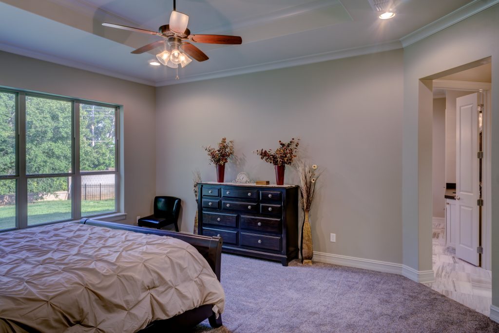 room with ceiling fan.